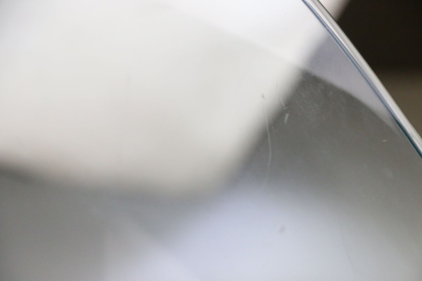 photo de SZYBA PRZEDNIA PIAGGIO MP3 LT 300 (2010 - 2016) - Zoom stanu zużycia