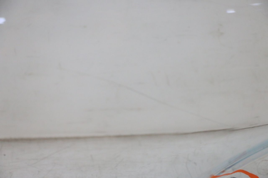 photo de SZYBA PRZEDNIA PIAGGIO MP3 125 (2006 - 2014) - Widok z bliska