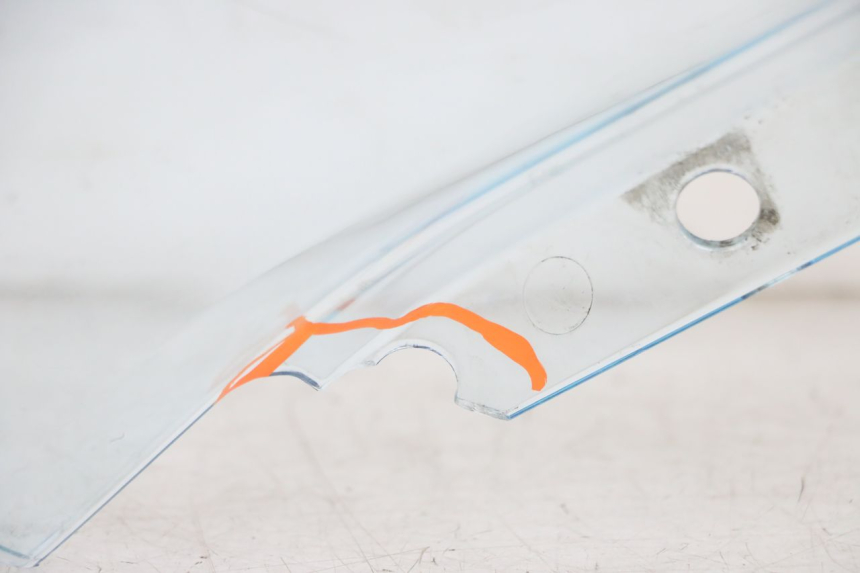 photo de SZYBA PRZEDNIA PIAGGIO MP3 125 (2006 - 2014) - Kontrola wizualna