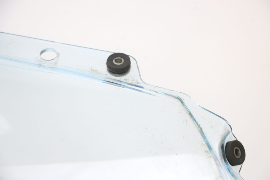 photo de SZYBA PRZEDNIA PIAGGIO MP3 125 (2006 - 2014) - Struktura - zbliżenie