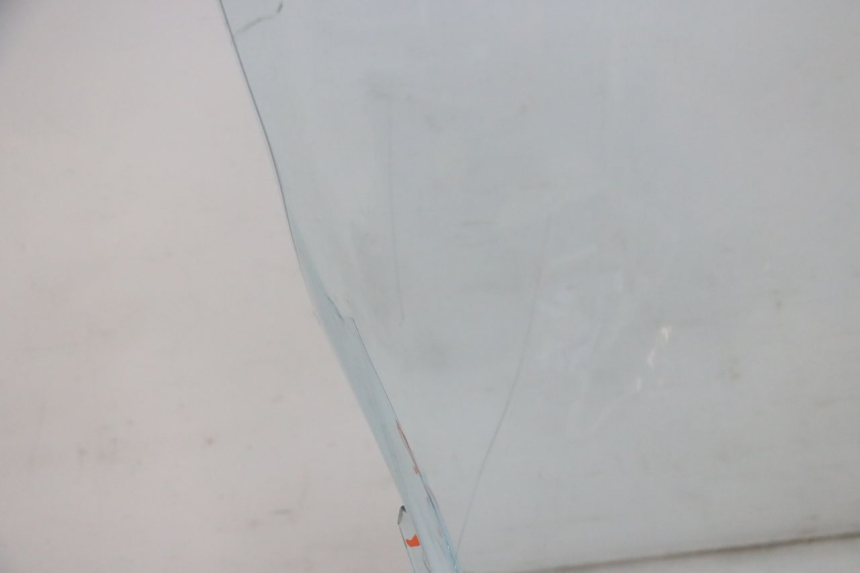 photo de SZYBA PRZEDNIA PIAGGIO MP3 125 (2006 - 2014) - Stan powierzchni