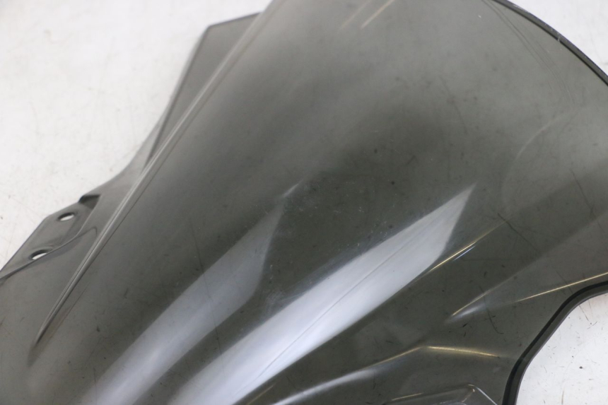photo de SZYBA PRZEDNIA KAWASAKI NINJA 400 (2018 - 2023) - Zbliżenie techniczne