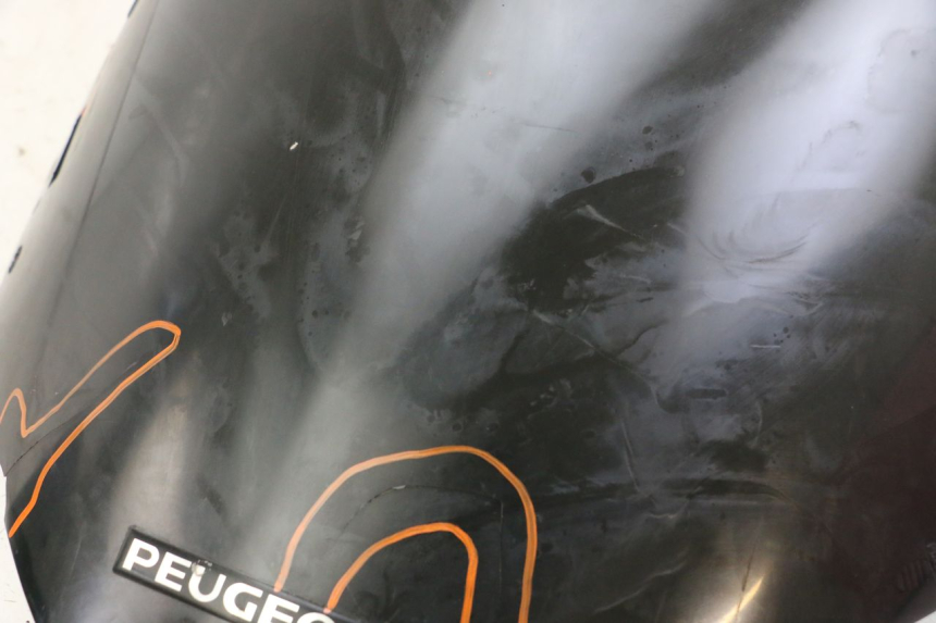 photo de SZYBA PRZEDNIA PEUGEOT ELYSTAR 50 (2002 - 2014) - Zoom stanu zużycia