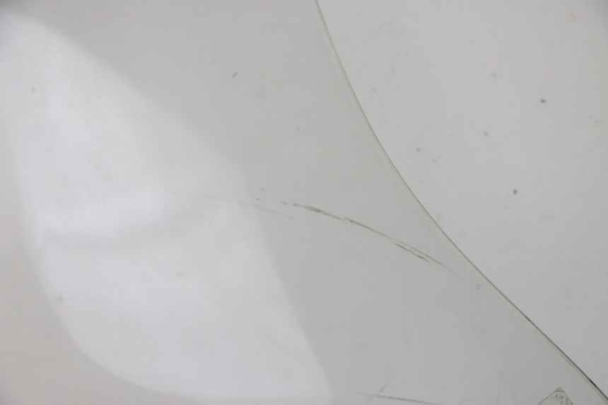 photo de SZYBA PRZEDNIA PIAGGIO VESPA LX IE 125 (2010 - 2012) - Szczegóły charakterystyczne