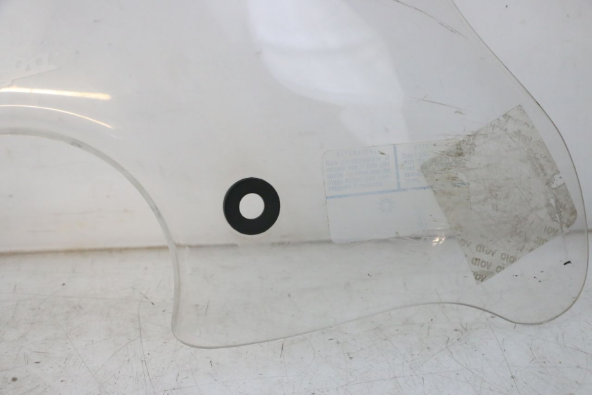 photo de SZYBA PRZEDNIA PIAGGIO VESPA LX IE 125 (2010 - 2012) - Zbliżenie komponentów