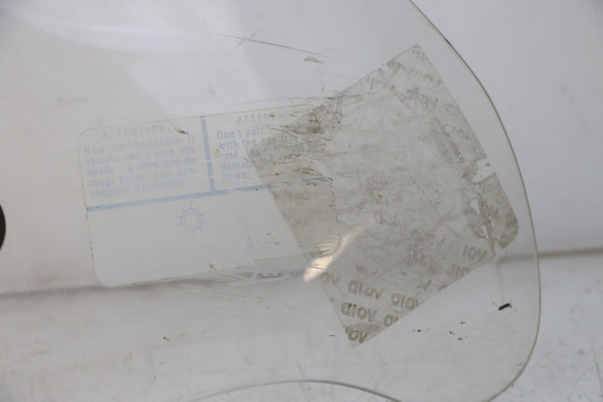 photo de SZYBA PRZEDNIA PIAGGIO VESPA LX IE 125 (2010 - 2012) - Widok z bliska