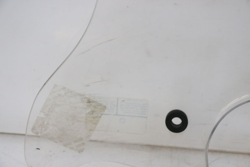 photo de SZYBA PRZEDNIA PIAGGIO VESPA LX IE 125 (2010 - 2012) - Zoom stanu zużycia