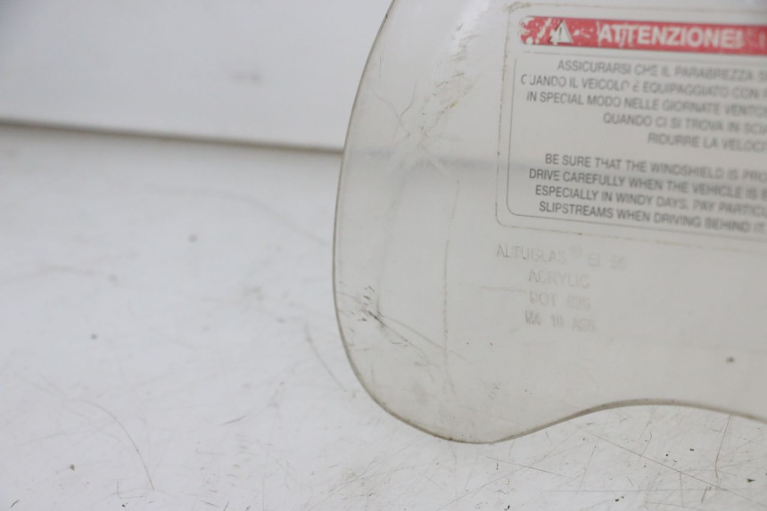 photo de SZYBA PRZEDNIA PIAGGIO VESPA LX IE 125 (2010 - 2012) - Stan powierzchni