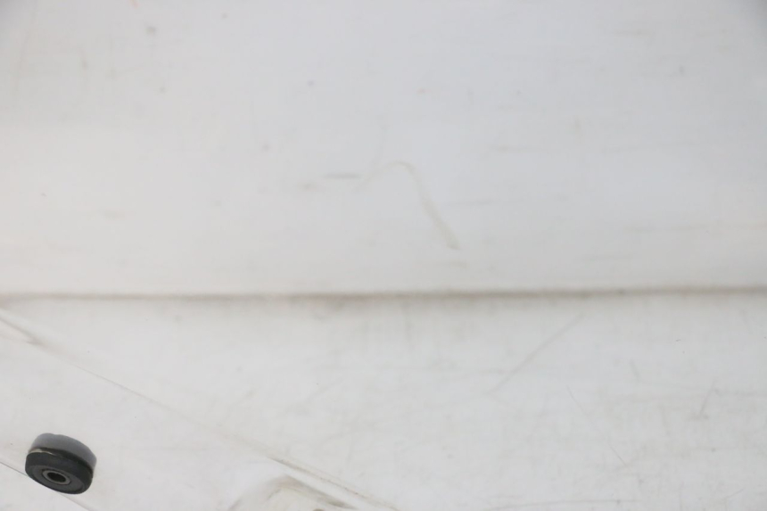 photo de SZYBA PRZEDNIA PEUGEOT SATELIS COMPRESSOR K15 125 (2006 - 2009) - Zbliżenie komponentów