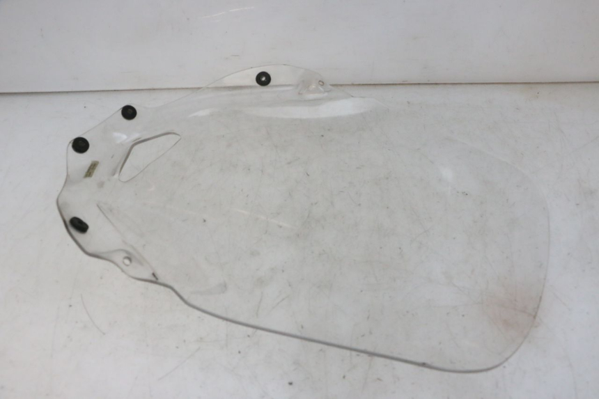 photo de SZYBA PRZEDNIA PEUGEOT SATELIS COMPRESSOR K15 125 (2006 - 2009) - Zoom stanu zużycia