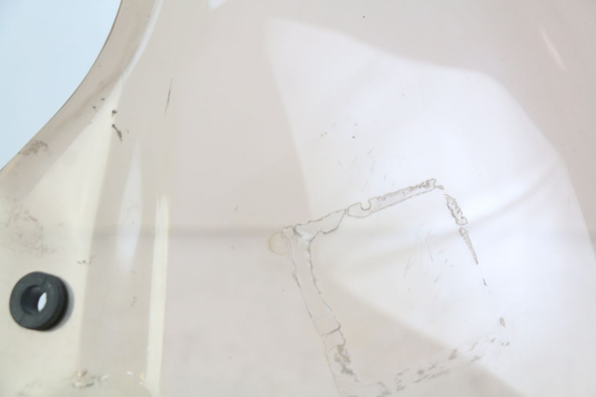 photo de SZYBA PRZEDNIA PEUGEOT SATELIS 125 (2010 - 2012) - Zoom stanu zużycia