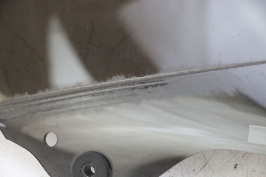 photo de SZYBA PRZEDNIA PEUGEOT SATELIS 125 (2013 - 2018) - Zbliżenie komponentów