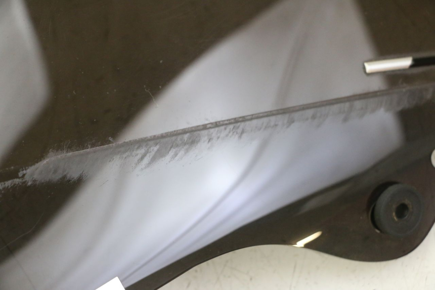 photo de SZYBA PRZEDNIA PEUGEOT SATELIS 125 (2013 - 2018) - Widok z bliska