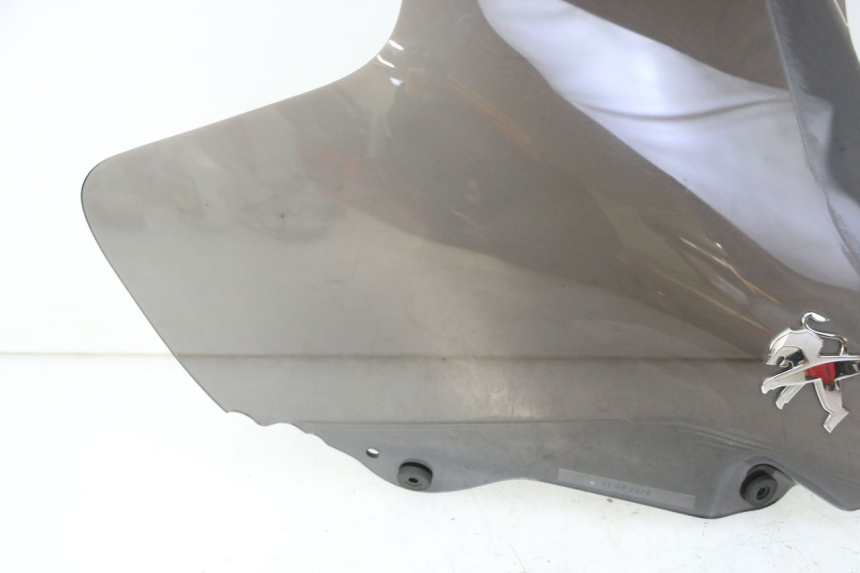 photo de SZYBA PRZEDNIA PEUGEOT SATELIS 125 (2013 - 2018) - Struktura - zbliżenie