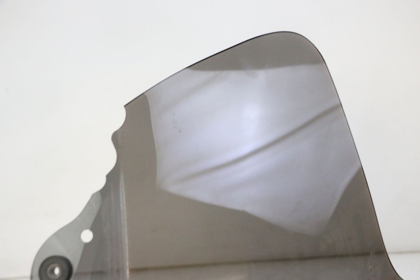 photo de SZYBA PRZEDNIA PEUGEOT SATELIS 125 (2013 - 2018) - Zbliżenie techniczne