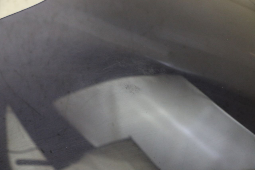 photo de SZYBA PRZEDNIA PEUGEOT SATELIS 125 (2013 - 2018) - Widok z bliska