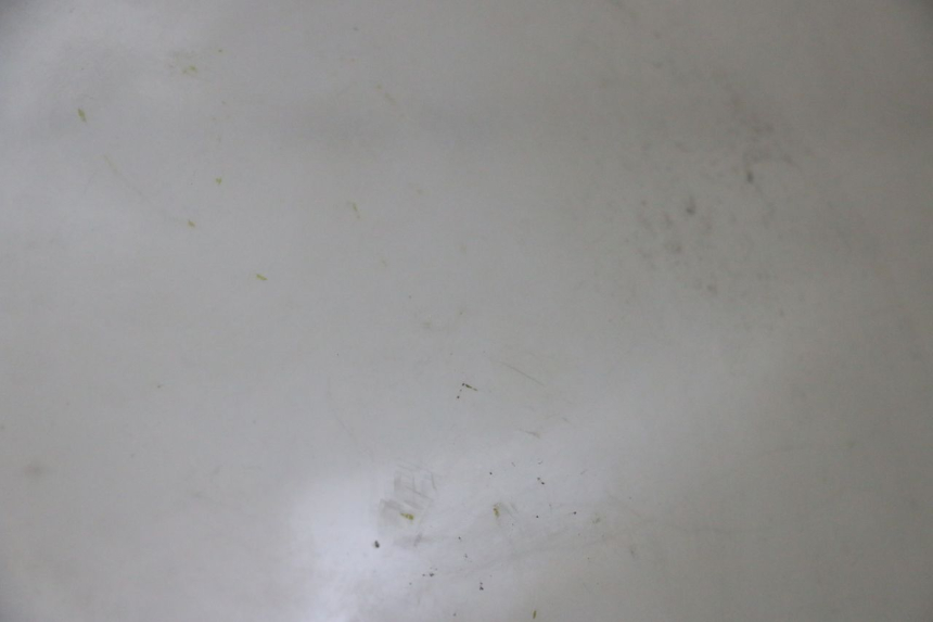 photo de SZYBA PRZEDNIA PEUGEOT SATELIS 125 (2006 - 2009) - Zoom stanu zużycia