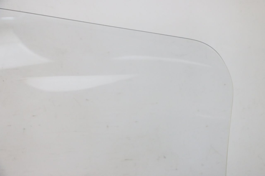 photo de SZYBA PRZEDNIA SUZUKI BURGMAN 125 (2018 - 2021) - Szczegóły charakterystyczne