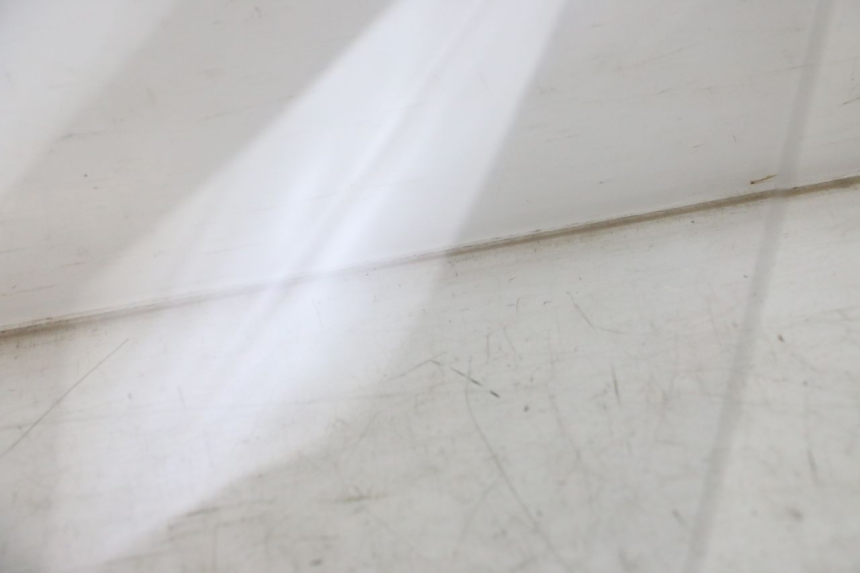 photo de SZYBA PRZEDNIA SUZUKI BURGMAN 125 (2018 - 2021) - Stan powierzchni