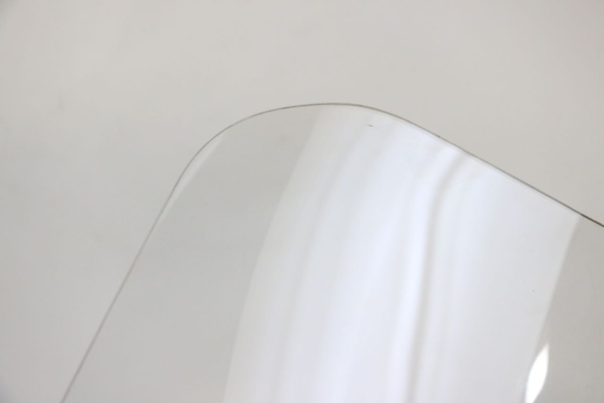 photo de SZYBA PRZEDNIA SUZUKI BURGMAN 125 (2018 - 2021) - Zoom stanu zużycia