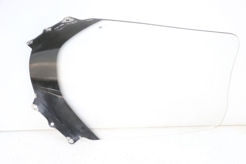 photo de SZYBA PRZEDNIA SUZUKI BURGMAN 125 (2015 - 2017) - Zbliżenie techniczne