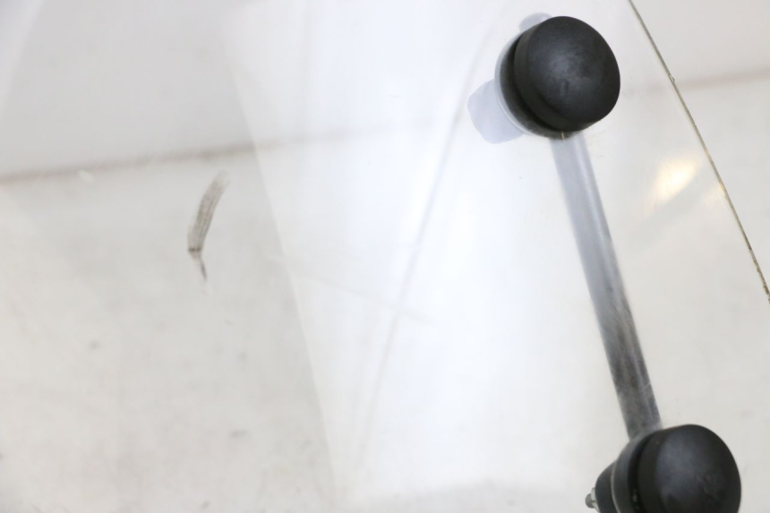 photo de SZYBA PRZEDNIA BEELINE VELOCE 4T 50 (2011 - 2020) - Zbliżenie techniczne