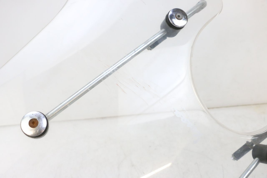 photo de SZYBA PRZEDNIA PIAGGIO VESPA GTS SUPER IE 125 (2009 - 2016) - Zoom stanu zużycia