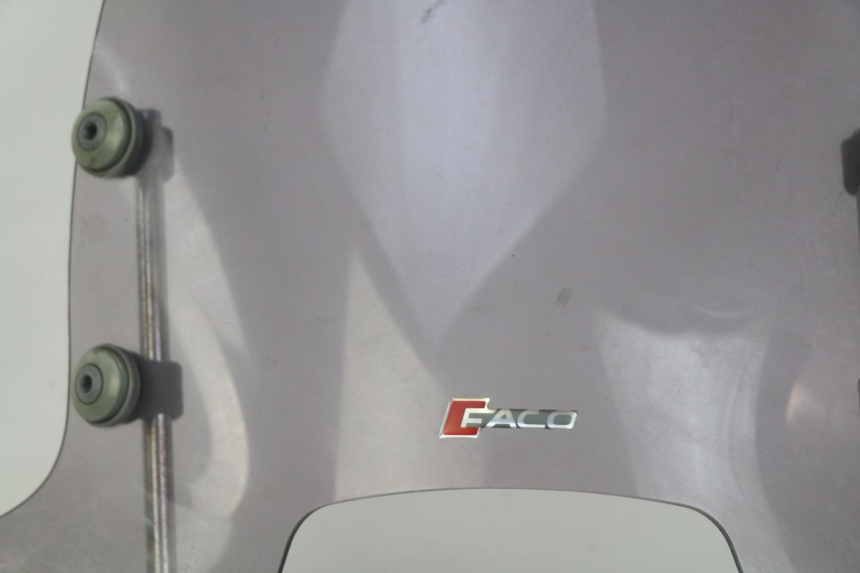 photo de SZYBA PRZEDNIA PIAGGIO VESPA SPRINT 2T 50 (2014 - 2018) - Widok z bliska