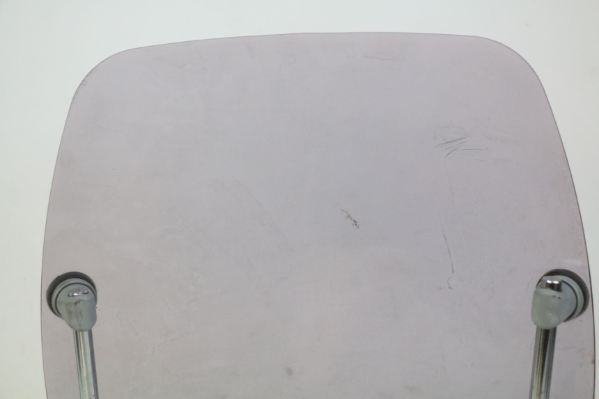 photo de SZYBA PRZEDNIA PIAGGIO VESPA SPRINT 2T 50 (2014 - 2018) - Zbliżenie techniczne