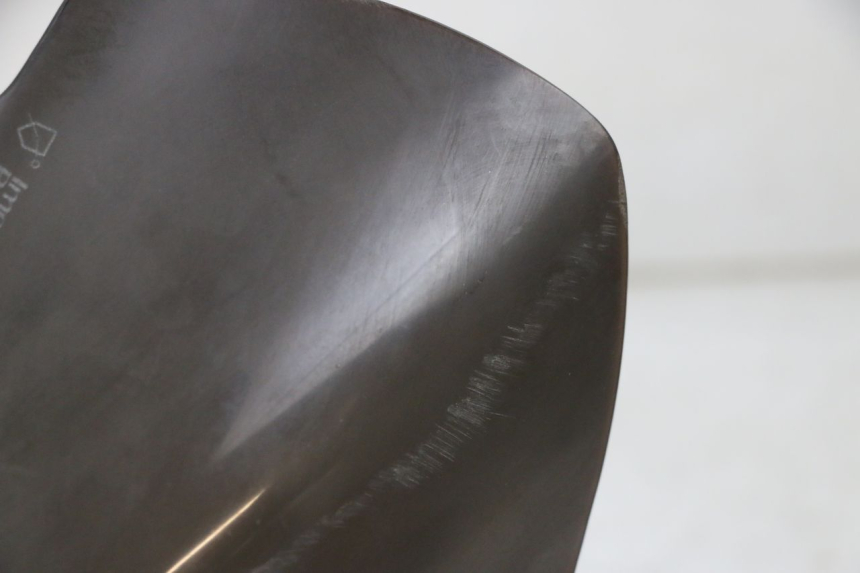 photo de SZYBA PRZEDNIA YAMAHA X-MAX XMAX 125 (2010 - 2013) - Stan powierzchni