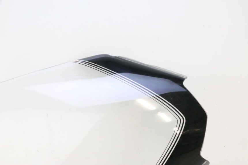 photo de SZYBA PRZEDNIA YAMAHA X-MAX XMAX 125 (2010 - 2013) - Zbliżenie techniczne