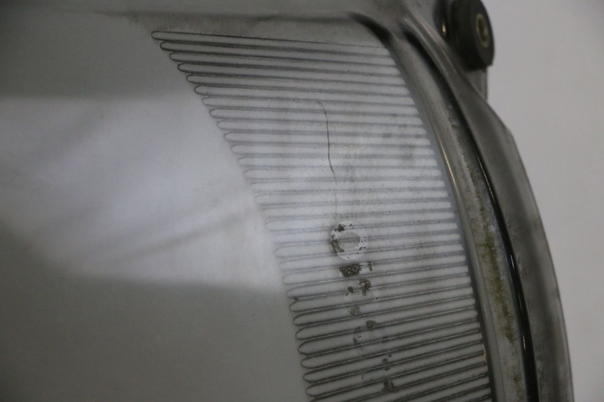 photo de SZYBA PRZEDNIA PIAGGIO X8 125 (2004 - 2007) - Zoom stanu zużycia