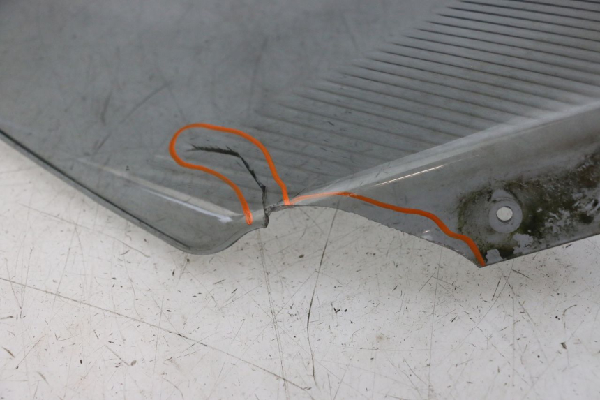 photo de SZYBA PRZEDNIA YAMAHA X-MAX XMAX ABS 250 (2010 - 2014) - Szczegóły charakterystyczne