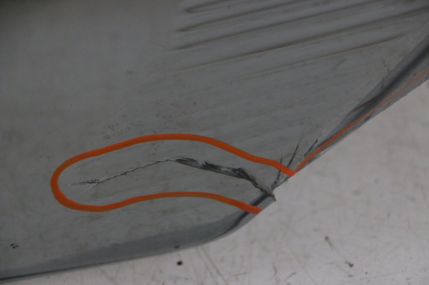 photo de SZYBA PRZEDNIA YAMAHA X-MAX XMAX ABS 250 (2010 - 2014) - Zbliżenie komponentów