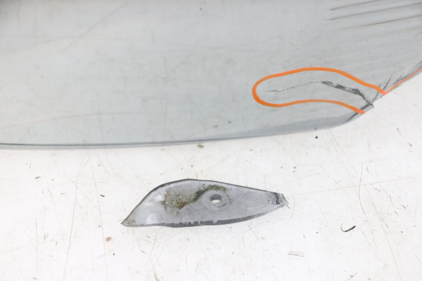 photo de SZYBA PRZEDNIA YAMAHA X-MAX XMAX ABS 250 (2010 - 2014) - Struktura - zbliżenie