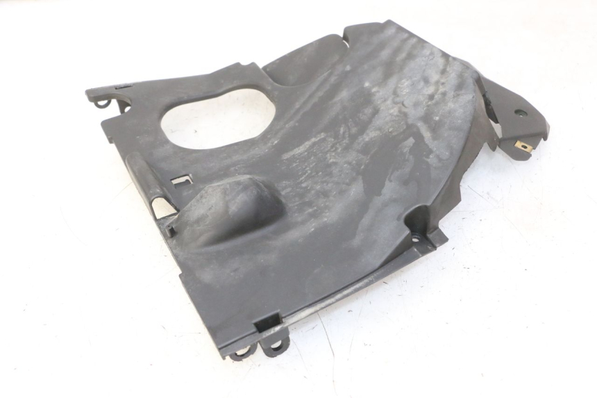 photo de PRZEJŚCIE TYLNEGO KOŁA KYMCO AGILITY NAKED RENOUVO 2T 50 (2011 - 2018) - Zbliżenie techniczne