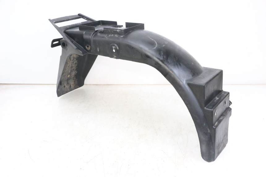 photo de PRZEJŚCIE TYLNEGO KOŁA HYOSUNG GF 125 (2001 - 2005) - Zbliżenie techniczne