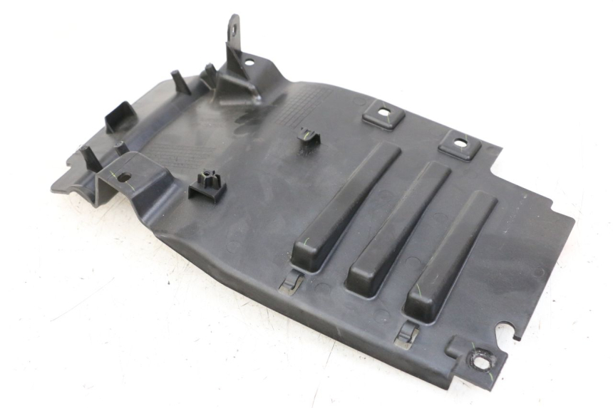 photo de PRZELOT TYLNEGO KOŁA ROYAL ENFIELD CONTINENTAL GT 650 (2019 - 2024) - Zbliżenie techniczne