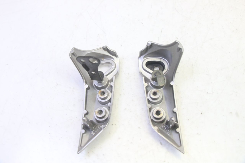 photo de UCHWYT REFLEKTORA YAMAHA FZ6 N FAZER 600 (2004 - 2006) - Inny kąt widzenia