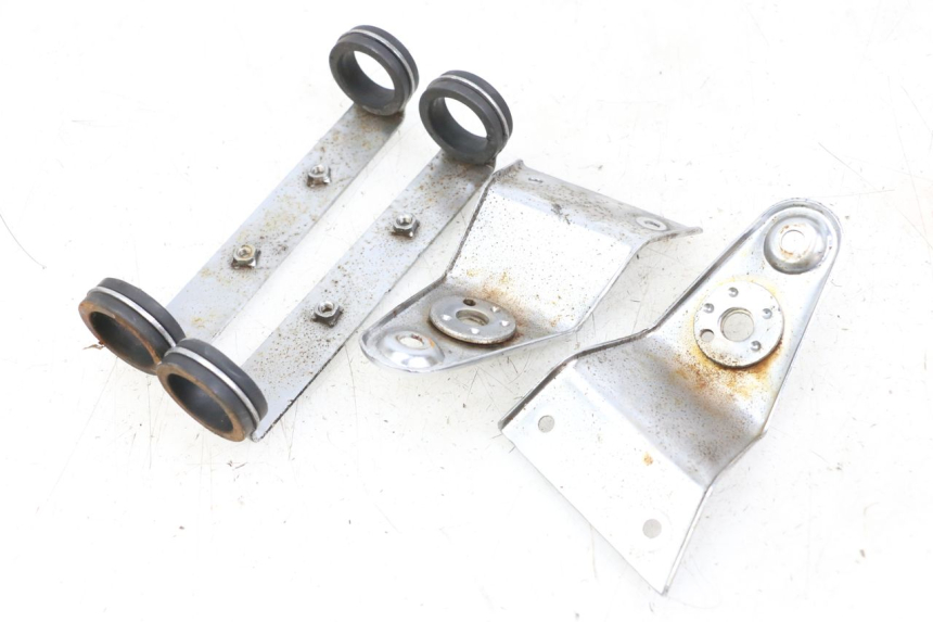 photo de UCHWYT REFLEKTORA HYOSUNG GF 125 (2001 - 2005) - Szczegół części