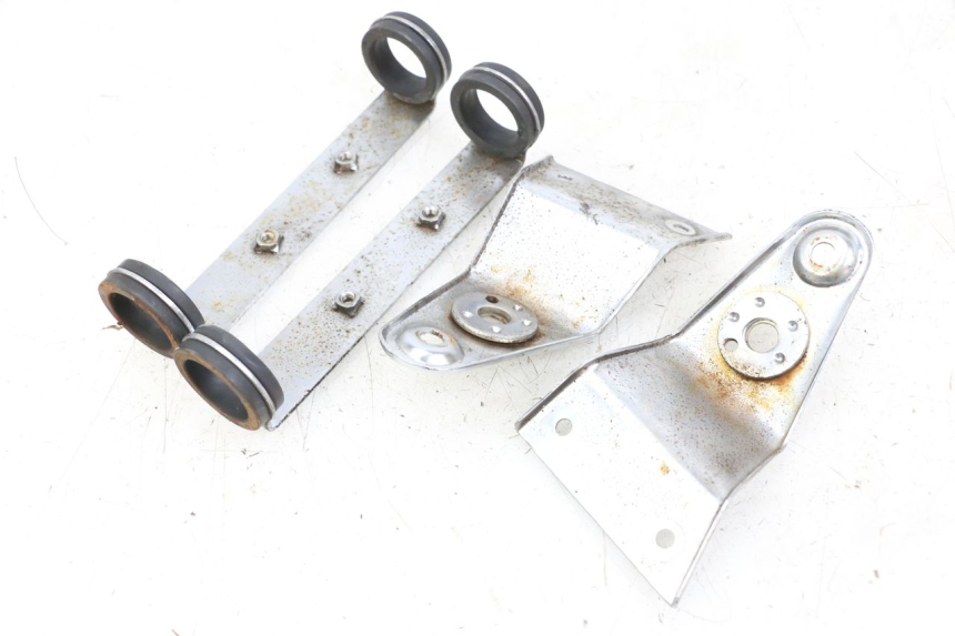 photo de UCHWYT REFLEKTORA HYOSUNG GF 125 (2001 - 2005) - Zbliżenie techniczne