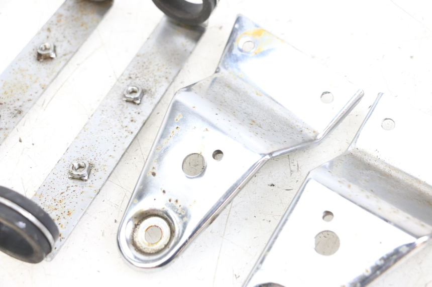 photo de UCHWYT REFLEKTORA HYOSUNG GF 125 (2001 - 2005) - Punkty mocowania