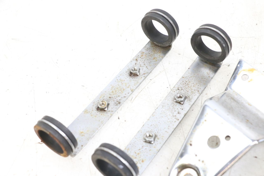 photo de UCHWYT REFLEKTORA HYOSUNG GF 125 (2001 - 2005) - Stan powierzchni