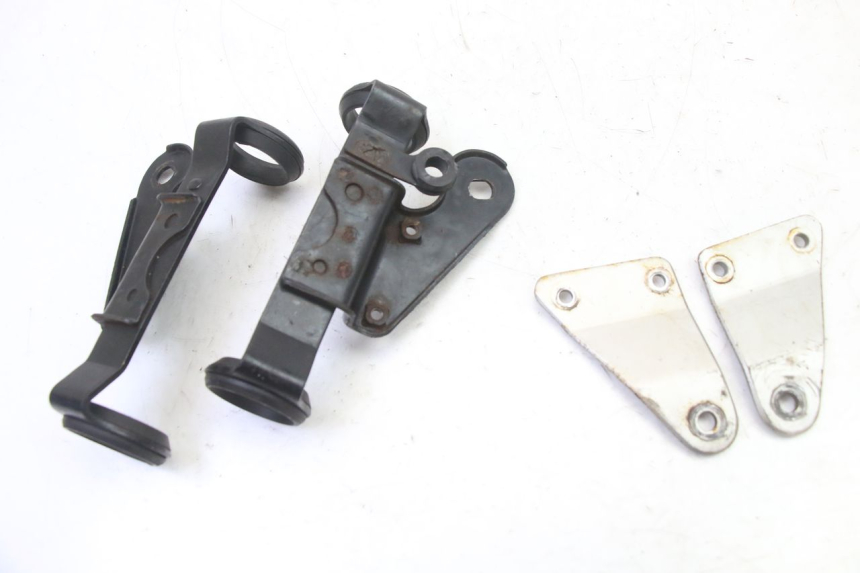 photo de UCHWYT REFLEKTORA SUZUKI GS GSE 500 (2001 - 2003) - Szczegół części