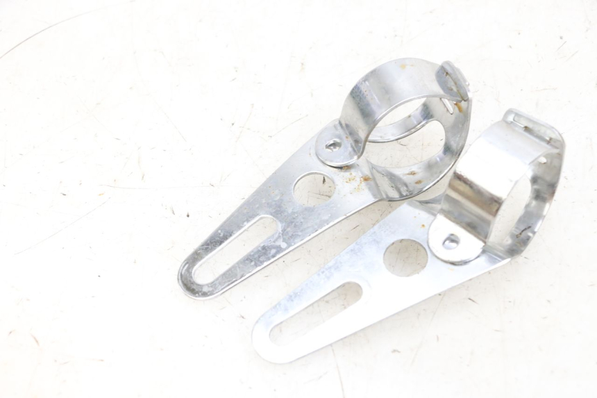 photo de UCHWYT REFLEKTORA SUZUKI GSF N BANDIT 600 (1996 - 1999) - Zbliżenie techniczne