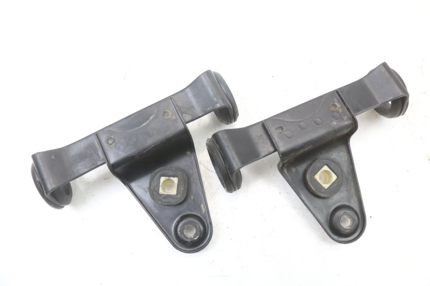 photo de UCHWYT REFLEKTORA SUZUKI GSX E 250 (1982 - 1983) - Inny kąt widzenia