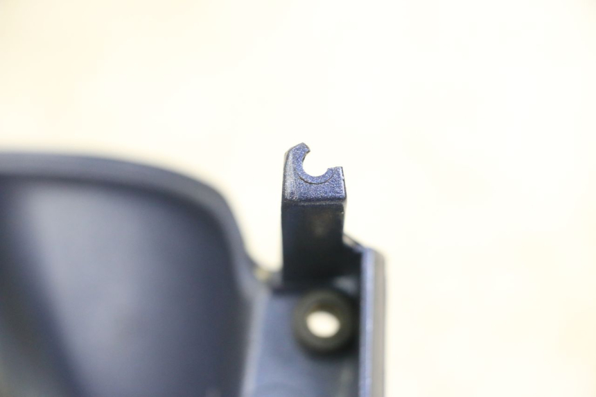 photo de UCHWYT REFLEKTORA APRILIA SCARABEO GT 125 (1999 - 2007) - Zbliżenie techniczne