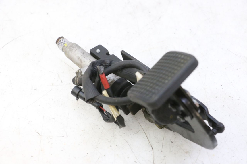 photo de Pedał hamulca PIAGGIO MP3 RL 250 (2006 - 2010) - Szczegół części