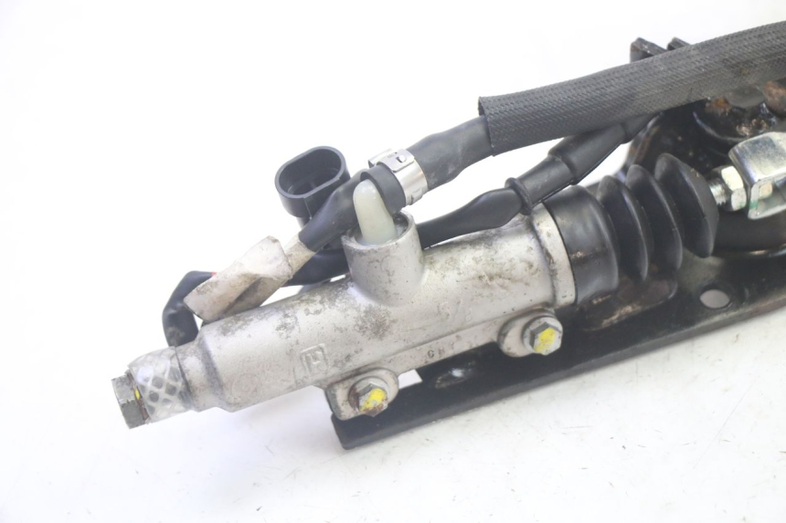 photo de Pedał hamulca PIAGGIO MP3 RL 250 (2006 - 2010) - Szczegół części