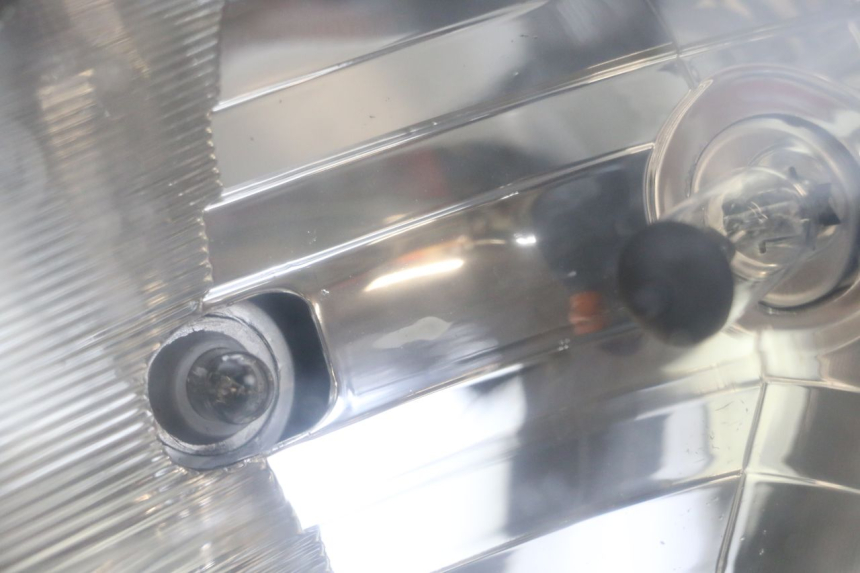 photo de REFLEKTOR PRZEDNI KYMCO AGILITY 4T 50 (2005 - 2018) - Zoom stanu zużycia